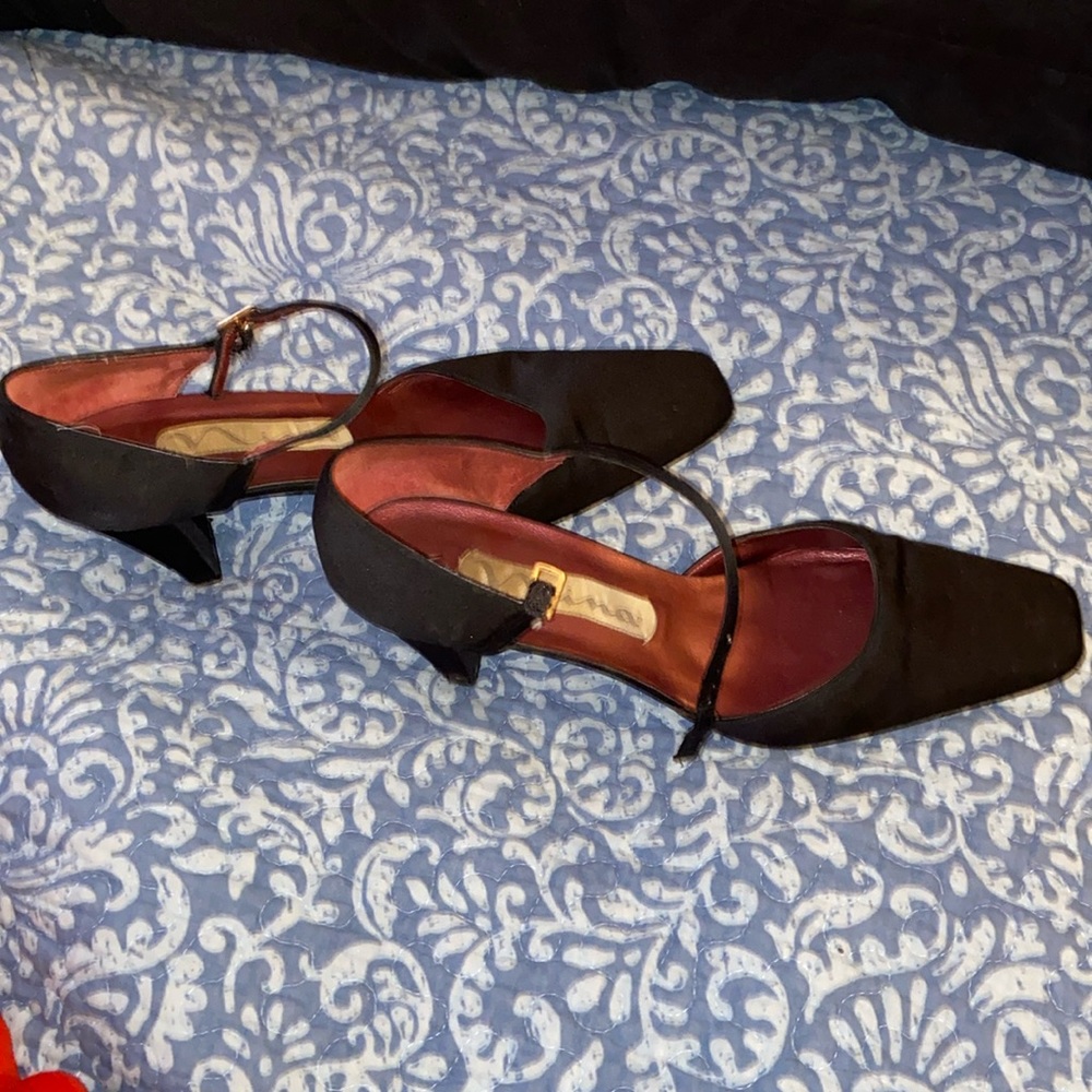 Size M 7 Nina shoes with black satin and leather soles. Worn once. 3 inch heel.